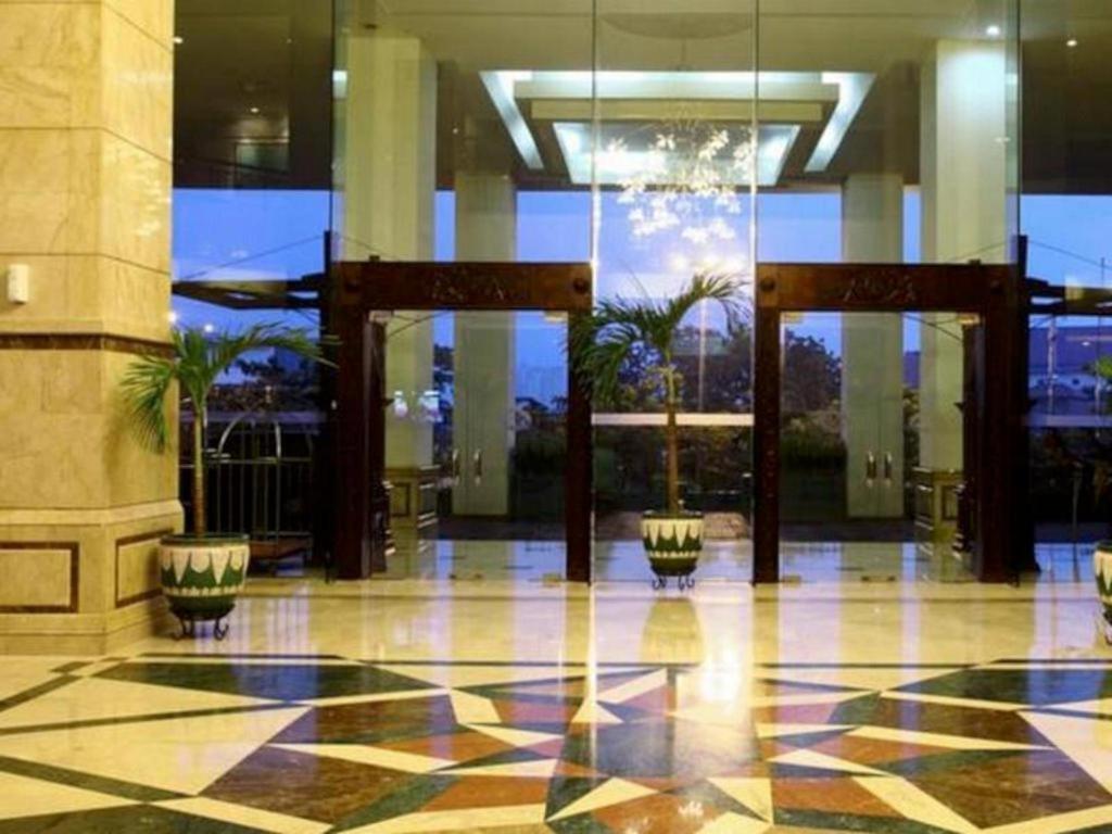 ג'קרטה Grand Cempaka Business Hotel מראה חיצוני תמונה