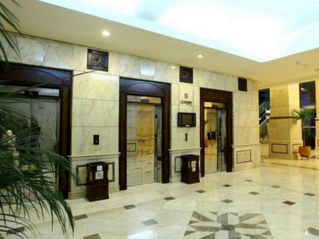 ג'קרטה Grand Cempaka Business Hotel מראה חיצוני תמונה