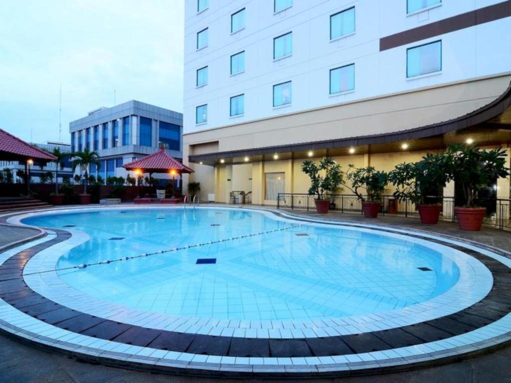 ג'קרטה Grand Cempaka Business Hotel מראה חיצוני תמונה