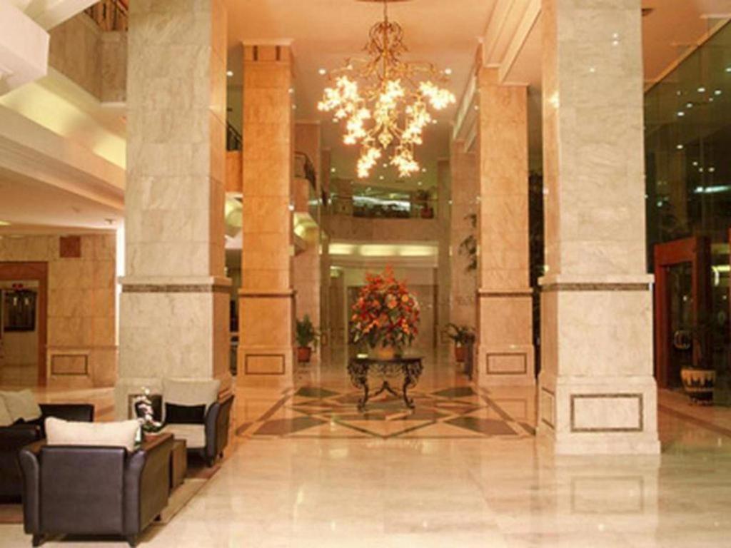 ג'קרטה Grand Cempaka Business Hotel מראה חיצוני תמונה